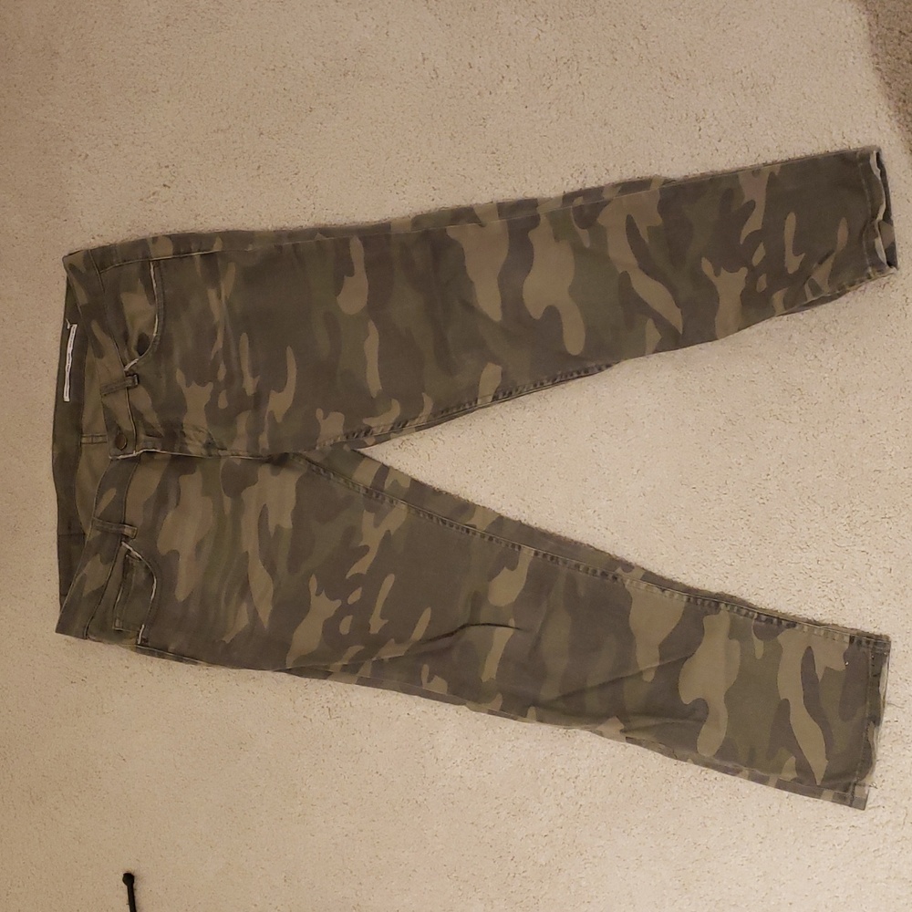 Zara Distressed Low Rise Ankle Camouflage Jeans Size 6